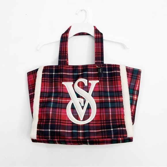 NWT* Victoria’s Secret Limited Edition Tartan Plaid Sherpa Carryall Tote Bag - Picture 2 of 7